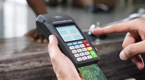 Inserting a chip card into B70